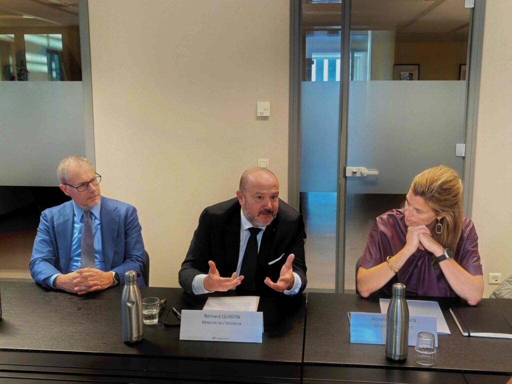 Directeur OCAD met minister van Justitie en Binnenlandse Zaken